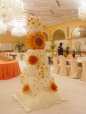Tort imens cu motive florale la o nunta
regala din Kuweit