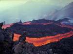 Rauri de lava vulcanica pe pantele
muntelui
