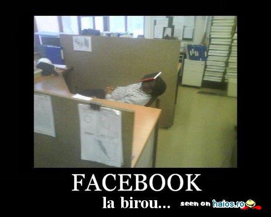 Facebook... la birou...