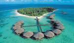 Maldive, insule cu nisip alb, palmieri,
casute pe apa limpede, Raiul pe Pamant