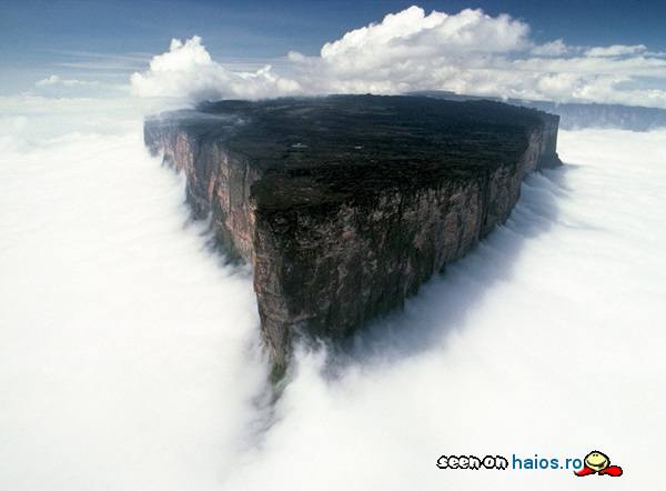 Muntele Roraima (2.810 m) cel mai inalt
din lantul muntos Pakaraima, America de
Sud