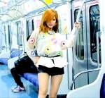 Cantareata coreeana Hyuna, la metrou,
poza din videoclipul lui Psy, Gangnam
Style, lanseaza un nou stil in moda