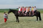 Cel mai lung cal din lume este negru si
poate cara 10 copii in spinare :-))