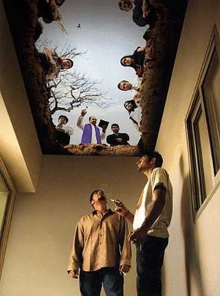 Pictura pe tavanul unei incaperi pentru
fumat!