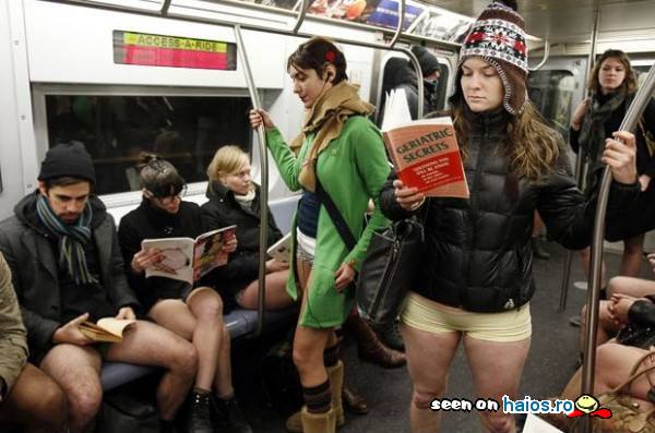 Real: ziua fara pantaloni, la metroul
din New York (afara era iarna)