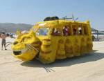 Un autobuz galben, deghizat, cu multa
personalitate... pisiceasca