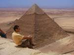 Vedere de la inaltimea marilor piramide
egiptene, inainte ca accesul pe acestea
sa fie interzis
